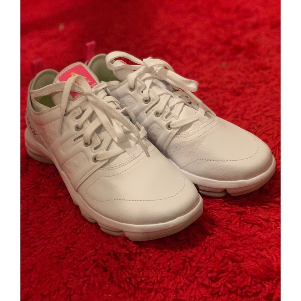 NWOT REEBOK white sneakers